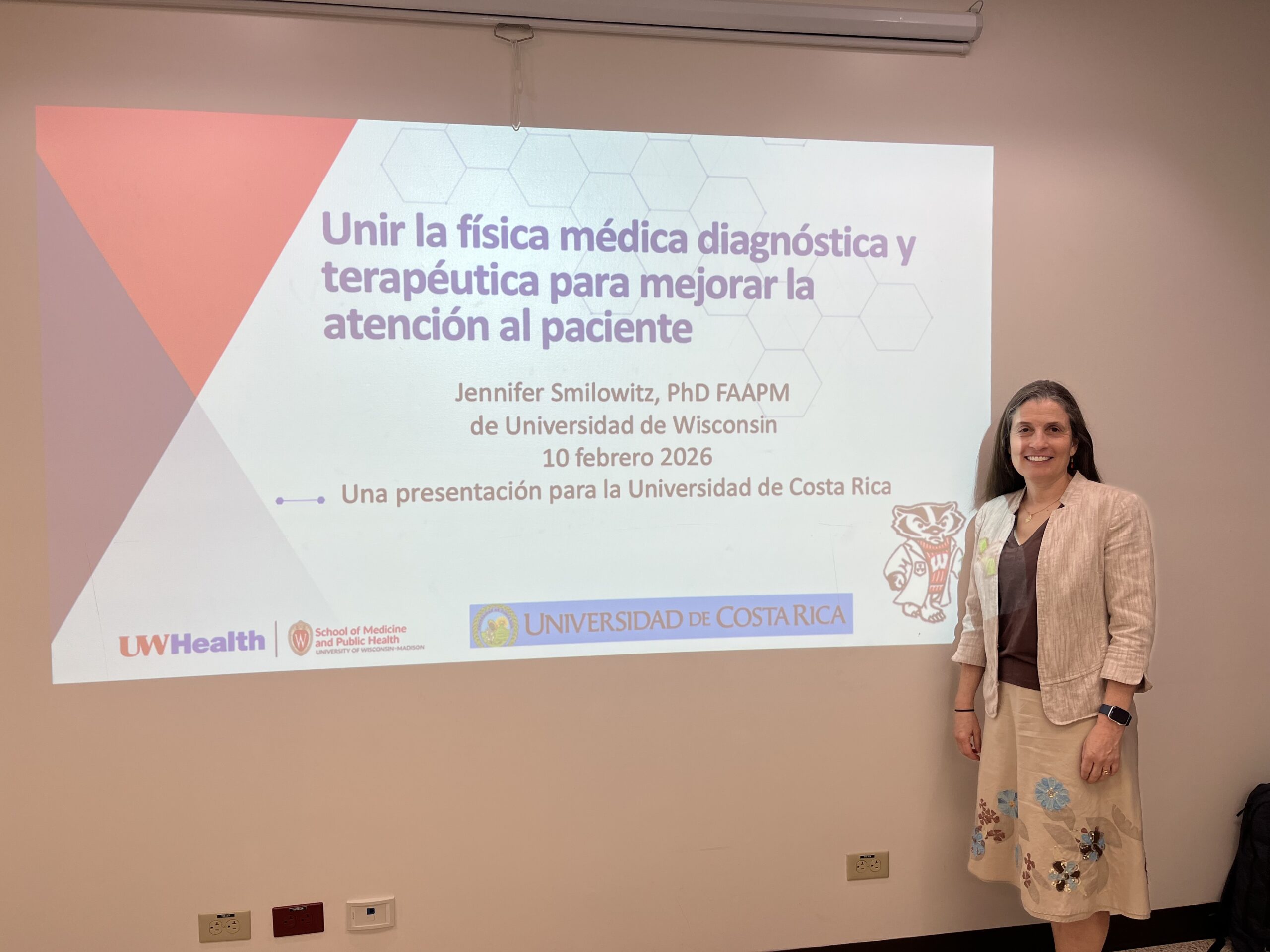 Jennifer Smilowitz presenting at University of Costa Rica
